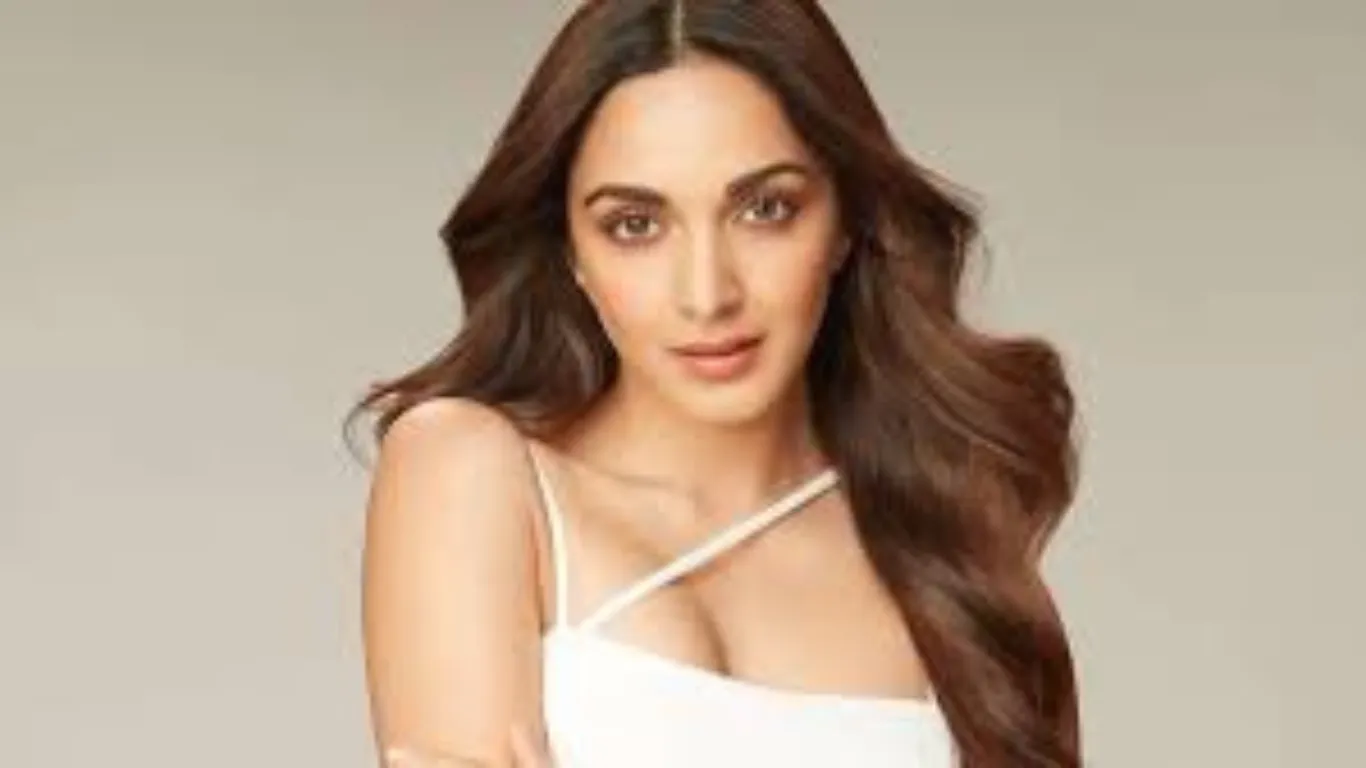 Bollywood Actress: साउथ की मेगा बजट फिल्मों में चमकेंगी ये बॉलीवुड हसीनाएं, इन स्टार्स के साथ आएंगी नजर