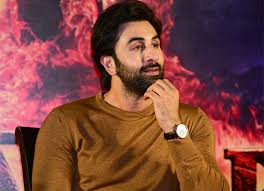 Ranbir Kapoor:क्या रणबीर अपनी पहचान छिपाकर सोशल मीडिया पर एक्टिव हैं? प्रशंसकों ने खोजा अभिनेता का गुप्त अकाउंट!
