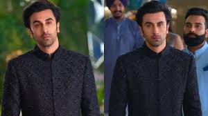 Ranbir Kapoor:क्या रणबीर अपनी पहचान छिपाकर सोशल मीडिया पर एक्टिव हैं? प्रशंसकों ने खोजा अभिनेता का गुप्त अकाउंट!