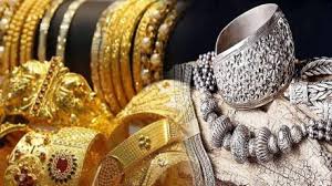 Gold Silver Price Today: सोने की कीमत 1025 रुपये बढ़कर रिकॉर्ड ऊंचाई पर पहुंची, चांदी 1810 रुपये के करीब चमकी