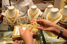 Gold Silver Price: सोने की कीमतों में मामूली बढ़ोतरी, चांदी की कीमत में 500 रुपये की गिरावट; दशहरा दिवस के लिए कीमतों की जाँच करें