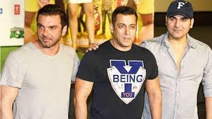 Salman Khan:क्या गोलीकांड में शामिल आरोपियों का पता चल गया? पुलिस मोटरसाइकिल के मालिक से पूछताछ कर रही है